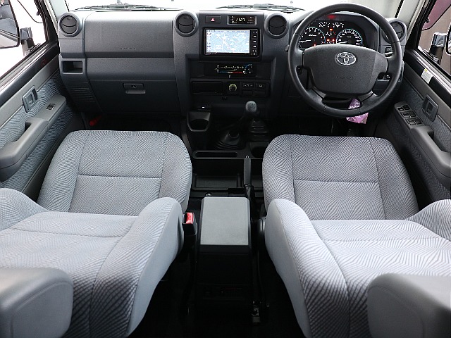 シンプルなデザインのコックピット！綺麗に使用されていたのが伺えます！