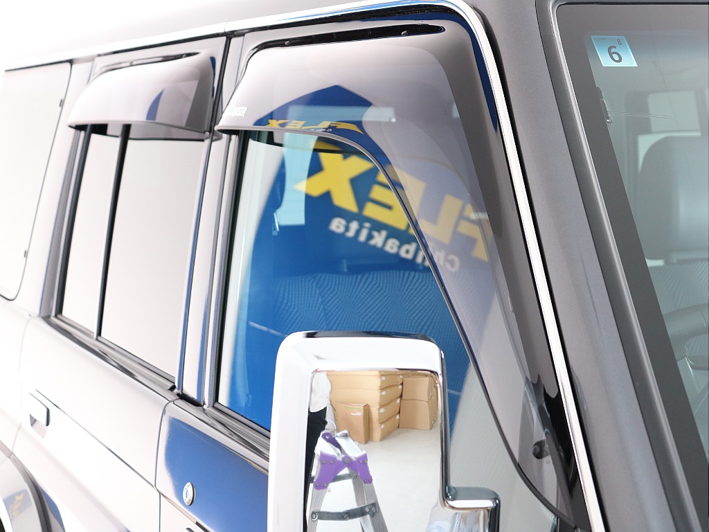 サイドバイザー付きのお車です！