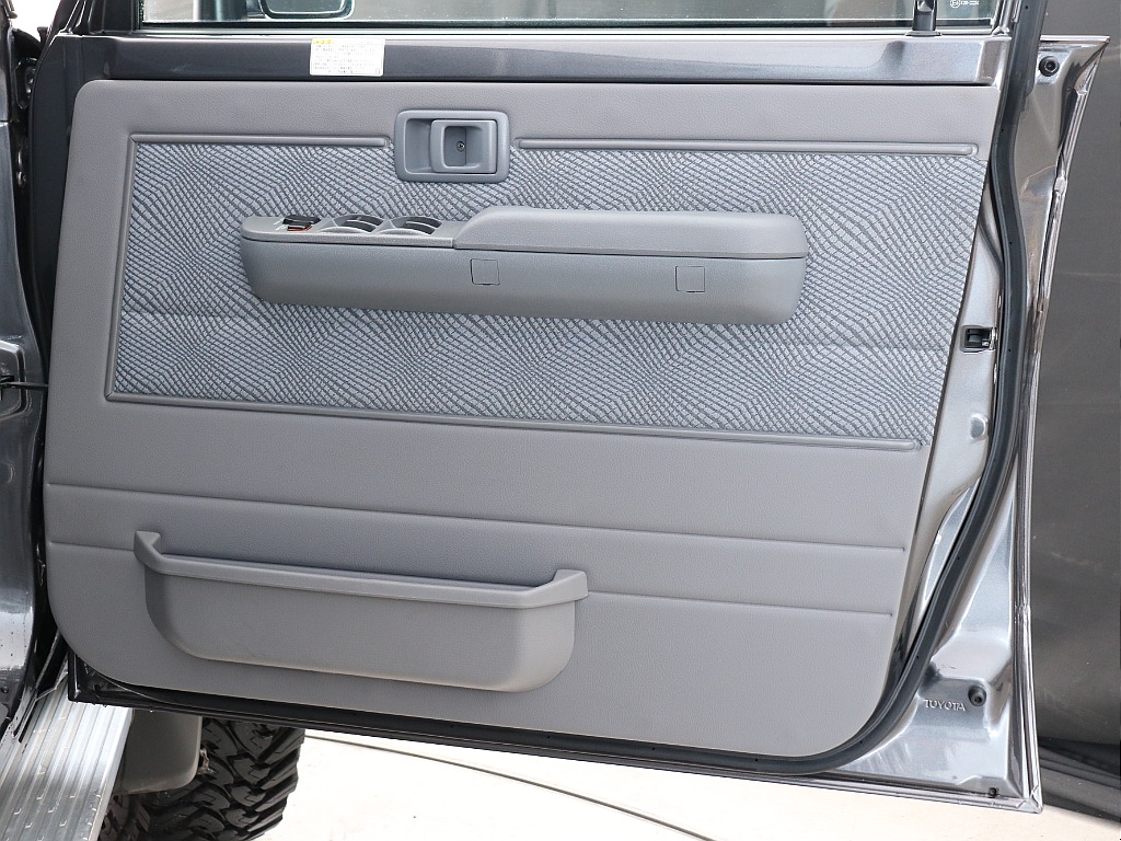 運転席ドアトリム！