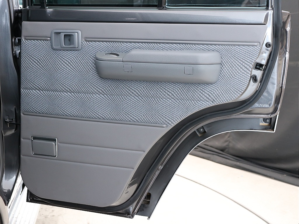 右後ろドアトリム！