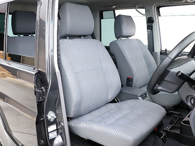 大切に保管されていたことが伺える程綺麗な運転席シート！