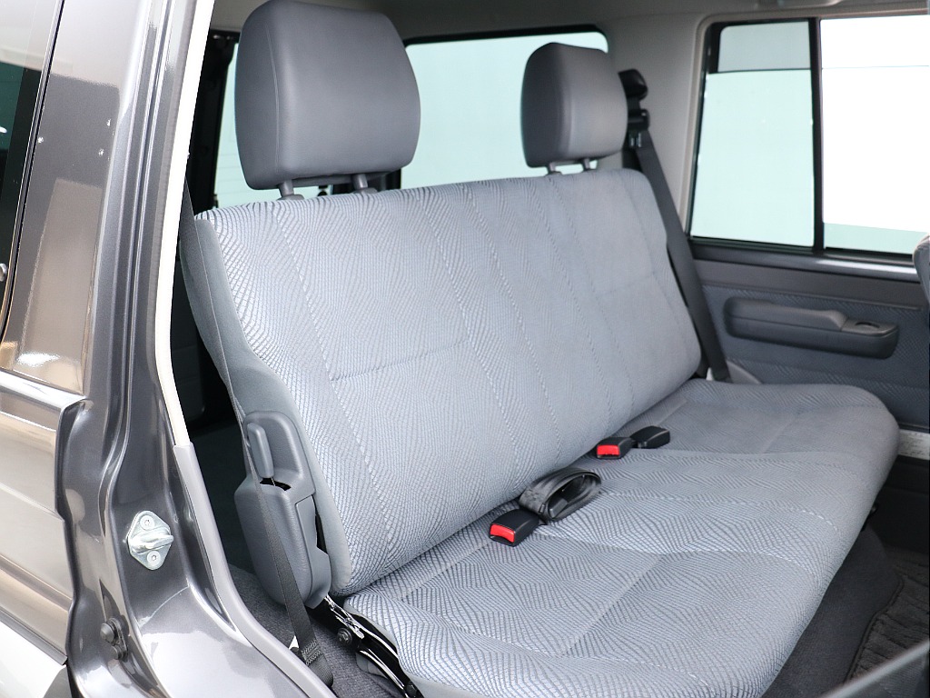 後部座席もご覧のクオリティー！ゆったりとお座り頂く事が可能です！