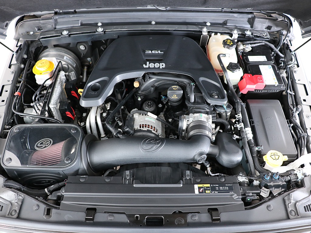V6の3,600ccのガソリンエンジン！ラングラーと言えばV6エンジンですよね！