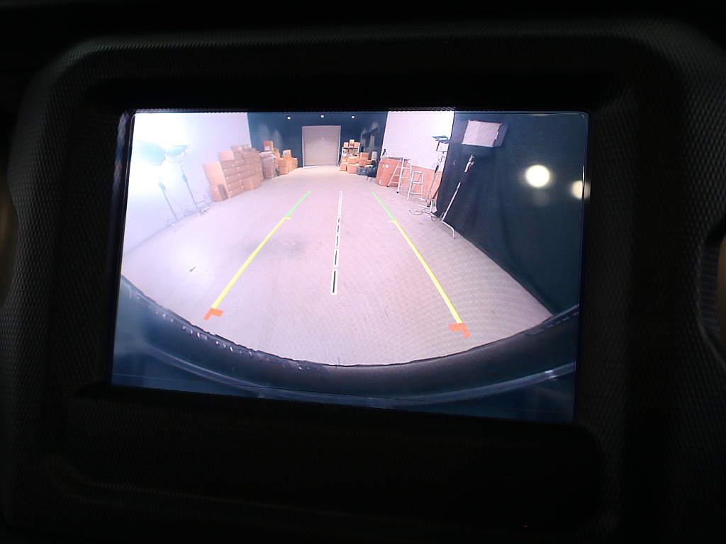 バックカメラと連動で車庫入れもラクラク！