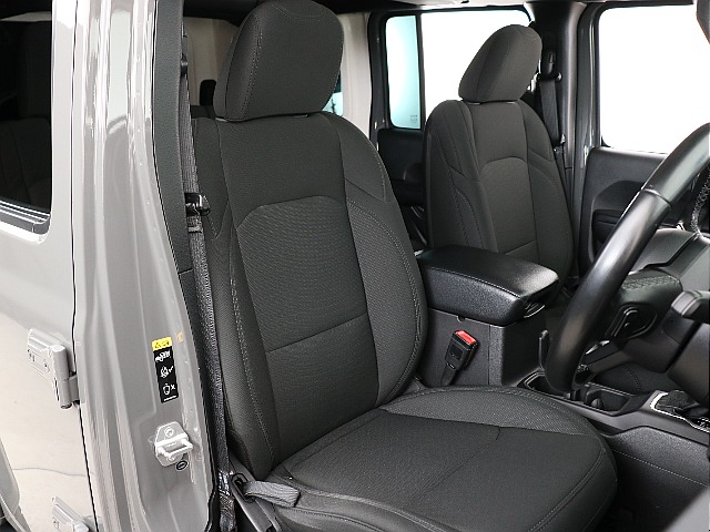運転席シートも綺麗に保たれている印象です！大事に使用していたことが伺えますね！