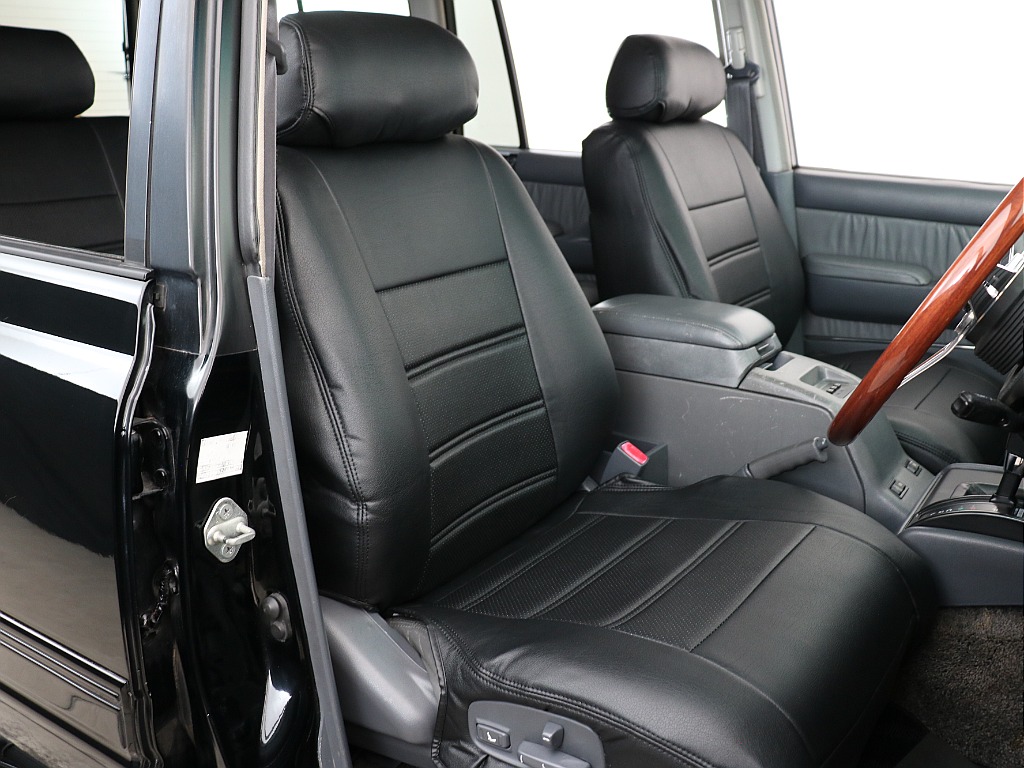 新品ブラックレザーシートカバー！これがあるだけで車内がまとまります！