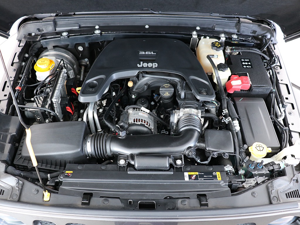 3.6Lのパワーあるエンジンですが静寂性もあり運転中は快適に乗っていただけます！