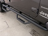 サイドステップ付きで乗り降り楽々！