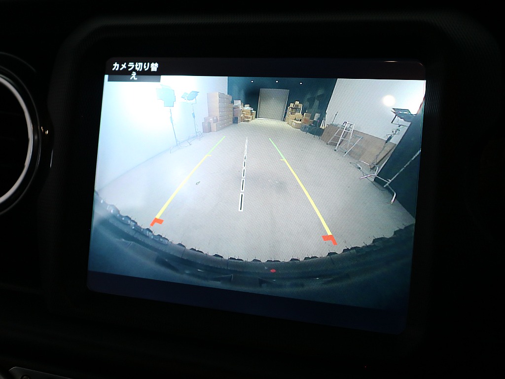 バックカメラと連動で車庫入れもラクラク！