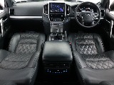 車内は黒内装になります！汚れも目立ちにくく安心です♪