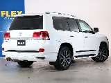 リアもかなり迫力があるデザイン性！このお車に乗っているという所有感がすごい感じられます♪