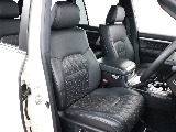 運転席の作りが高級車そのもの！電動パワーシートもついております♪