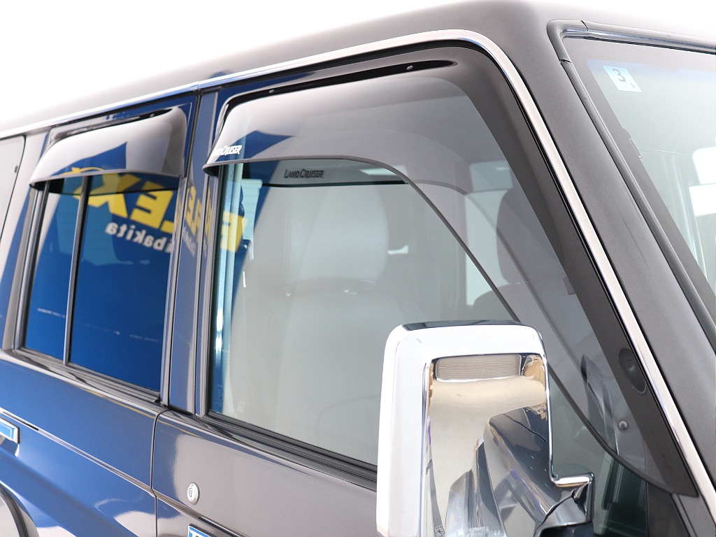 サイドバイザー付きの車両になります！