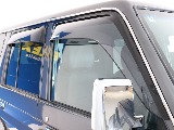 サイドバイザー付きの車両になります！
