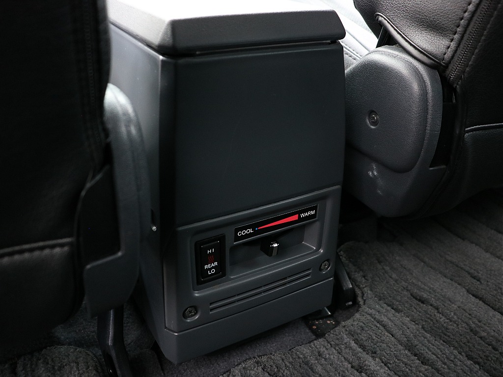 セカンドシート用エアコン操作部！