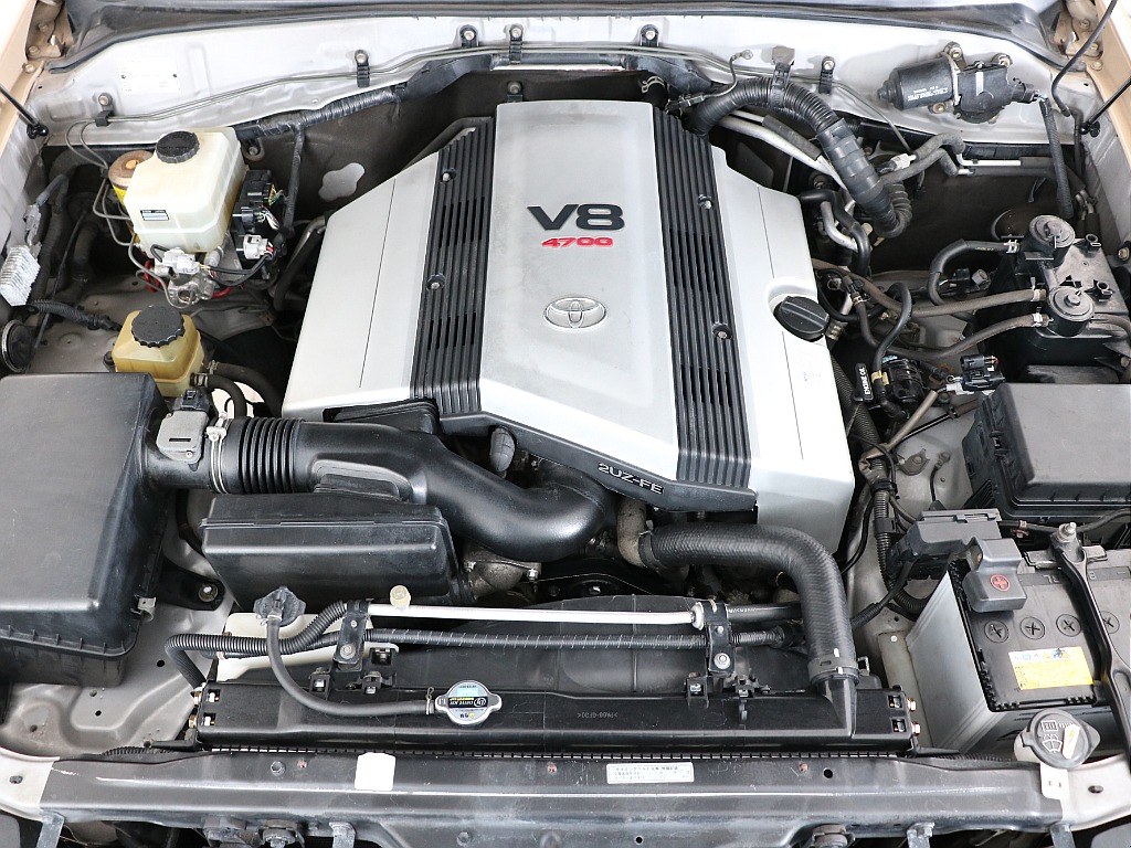 ベース車両はランクル100なので、V８の４７００ｃｃエンジン搭載！トルクも静寂性も備えたエンジンです！