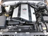 ベース車両はランクル100なので、V８の４７００ｃｃエンジン搭載！トルクも静寂性も備えたエンジンです！