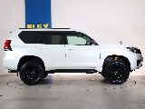 サイドステップ付きのお車です！乗り降りが簡単です♪