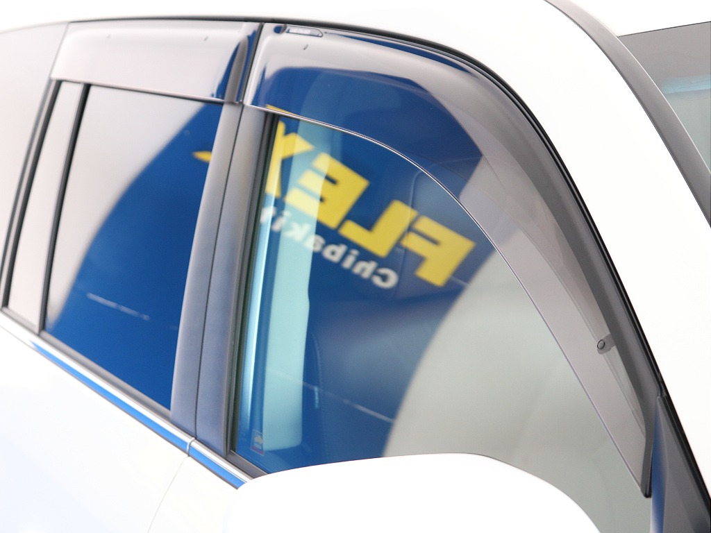 サイドバイザー付きの車両になります！