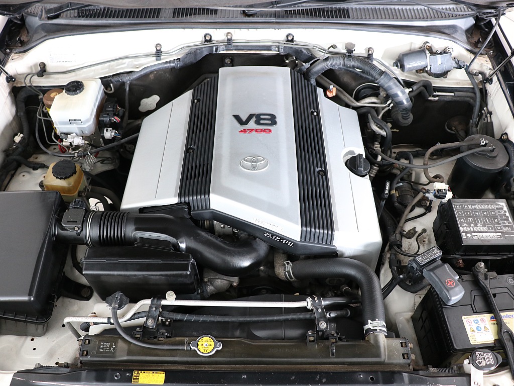 V8エンジン！4.7Lのハイパワーエンジン！運転がさらに楽しくなる仕様ですね♪