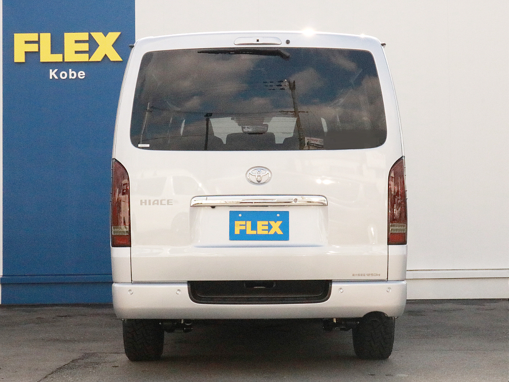 ハイエースをお探しならFLEX神戸店へ！　神戸店の展示車両は勿論、全国のFLEXが保有するハイエースの中から貴方にぴったりの一台をお探し致します。