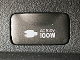 あると便利なアクセサリーコネクターAC100V電源を完備！　モバイル端末の充電などにご活用頂けます。