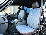 FLEXオリジナル デニム調シートカバーを装着済み！　丈夫で座り心地がとても良いシートカバーです。車内に統一感を与えると共に、純正シートの保護効果も期待出来ます。