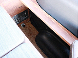 ハイエース専用のシートアレンジなので、荷室に設置されたヒーター用の通風孔がしっかり確保されています。