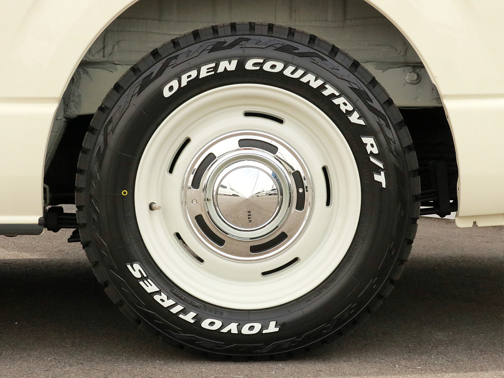 DEAN　クロスカントリー　マーガレットホワイト　16インチAWを装着済み！　タイヤはTOYO　オープンカントリータイヤを合わせ、オフロード仕様に仕上げました。