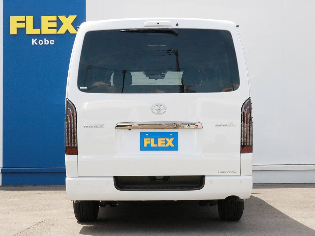 ハイエースをお探しならFLEX神戸店へ！　神戸店の展示車両は勿論、全国のFLEXが保有するハイエースの中から貴方にぴったりの一台をお探し致します！