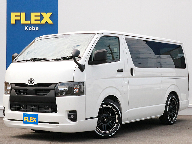 ☆新車☆　ハイエースVディーゼルターボ2WDダークプライムⅡ特別仕様車にベッドキットを搭載！　メッキパーツをマットブラック塗装、ヘッドライトもインナーブラックのブラックパッケージが完成！
