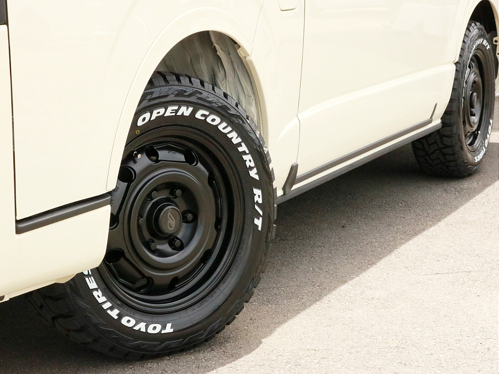 FLEXオリジナルpaw　16インチAWを装着し、タイヤはTOYO　オープンカントリータイヤを合わせました。
