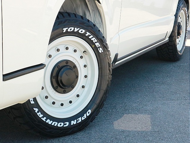 DEAN　コロラド　マーガレットホワイト　16インチAWを装着済み！　タイヤはTOYO　オープンカントリータイヤを合わせました。