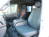 運転席側には、レカロシートを設置しています。ダークプライムⅡ特別仕様なので専用のハーフレザーシートが設置されています。ハーフレザーシートを楽しむことも、追加でシートカバーを設置することも可能です。