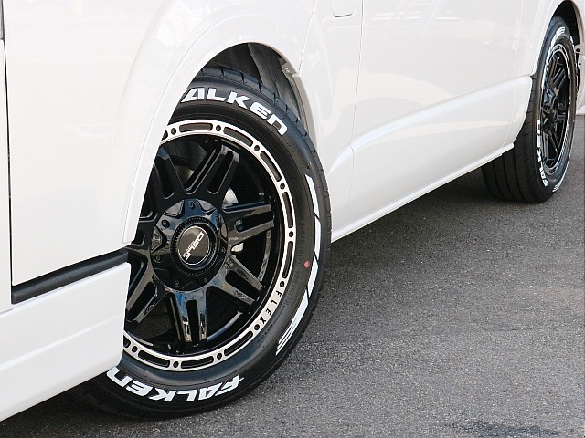 FLEXオリジナルDelf04　17インチAWを装着済み！　タイヤはFALKEN　W11ホワイトレタータイヤを合わせました。