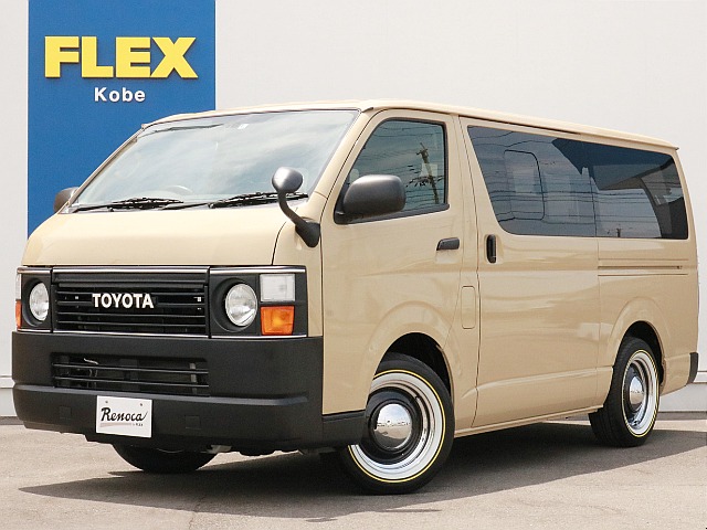 ☆平成29年式☆　ハイエースVガソリン2WDをリノカコーストライン丸目にフェイスチェンジ！　ベージュにオールペイントし、個性あふれる一台に仕上がりました！　ベッドキット搭載で車中泊にも対応の一台！