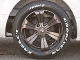 FLEXオリジナル アーバングランデ　17インチAWを装着済み！　タイヤはナスカーホワイトレタータイヤを合わせました。