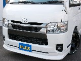 フロントにはFLEXオリジナル デルフィーノラインフロントスポイラーを装着！　フェイス周りが引き締まって見えます。