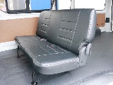 後部座席にもFLEXオリジナルDXスーパーロング専用レザー調シートカバーが装着されています！