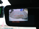 バックカメラ内蔵自動防眩ミラーを搭載しています。駐車時等のドライビングをアシストします。
