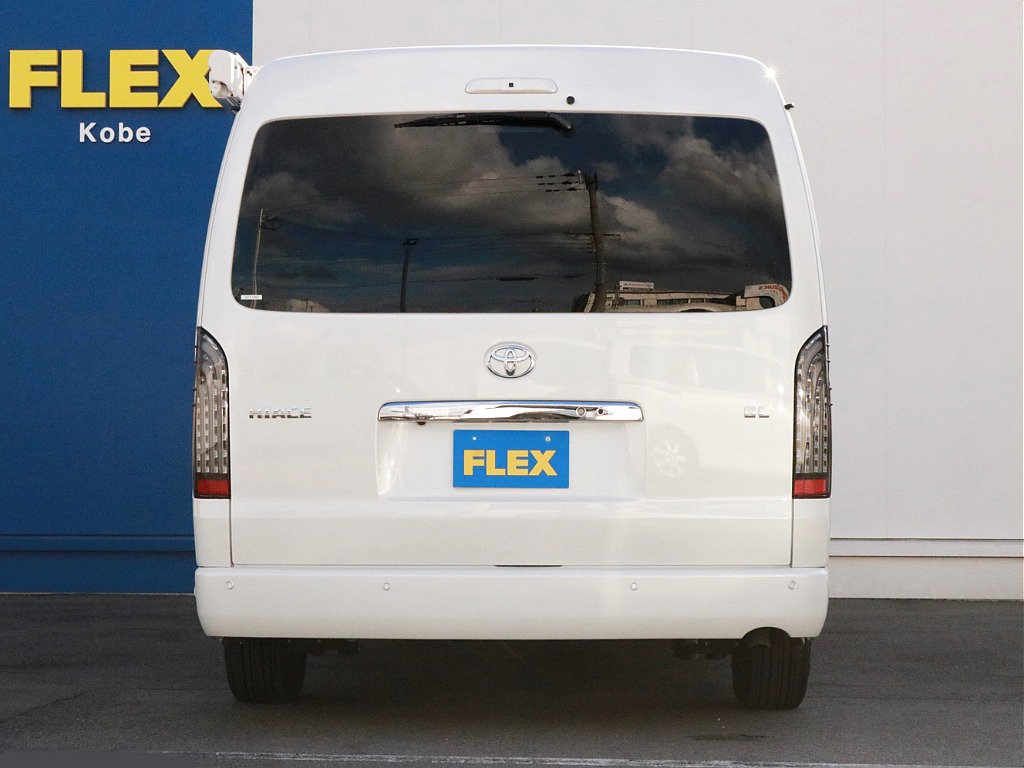 ハイエースをお探しならFLEX神戸店へ！　神戸店の展示車両は勿論、全国のFLEXが保有するハイエースの中から貴方にぴったりの一台をお探し致します！