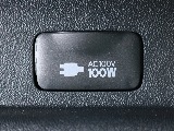 あると便利なAC100V電源も設置されています。携帯電話等のモバイル端末の充電にご活用頂けます。