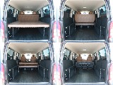 リアハッチを開くと十分な荷室スペースと設置されたFLEXオリジナル キットが現れます。車中泊に対応すると共に、荷物を2段で置けるようにもなります。