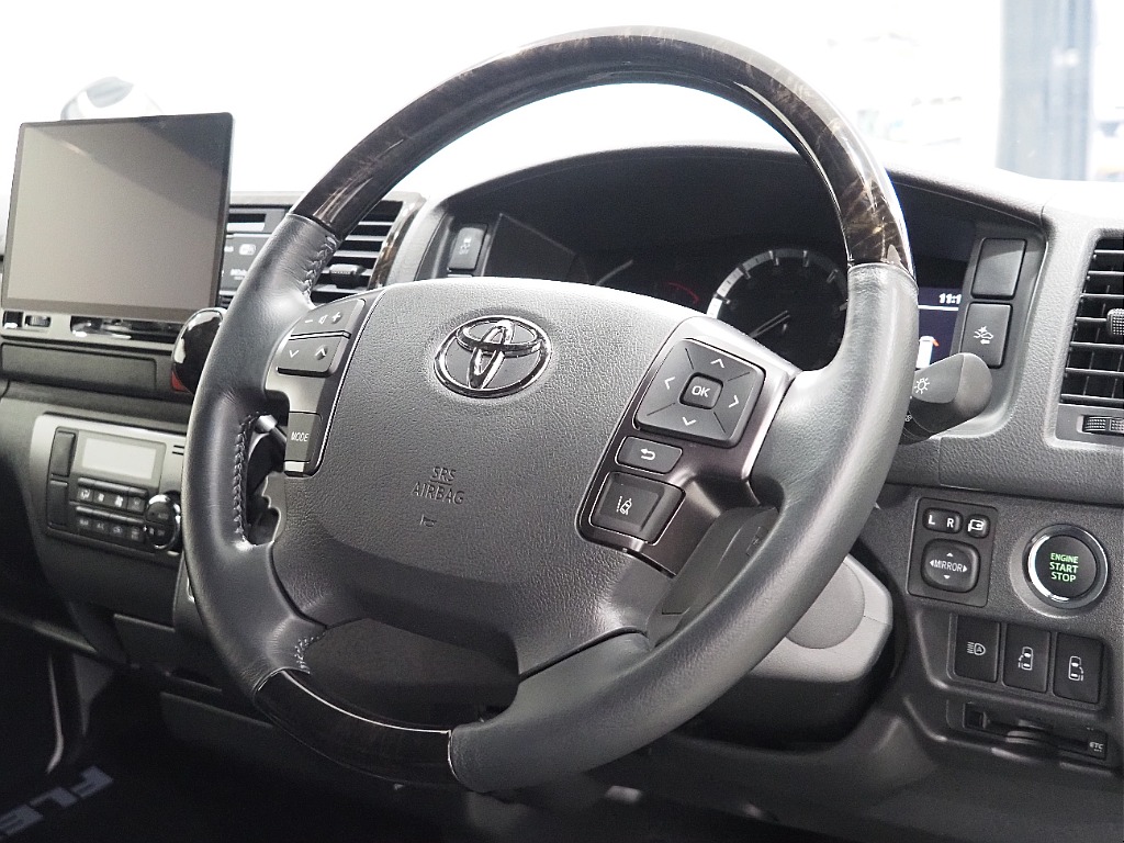 【R6年ハイエースVダークプライムⅡディーゼル４WD・パナ１０インチナビ】両側パワスラ・サイドバー【全国納車可能】