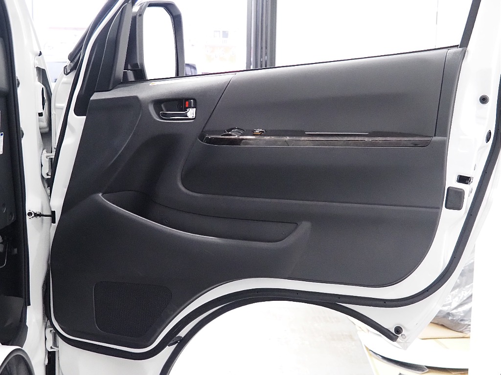 【R6年ハイエースVダークプライムⅡディーゼル４WD・パナ１０インチナビ】両側パワスラ・サイドバー【全国納車可能】