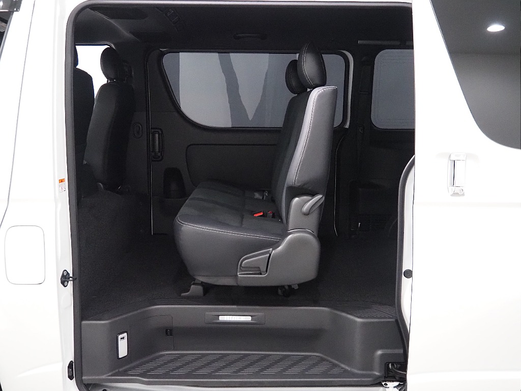 【R6年ハイエースVダークプライムⅡディーゼル４WD・パナ１０インチナビ】両側パワスラ・サイドバー【全国納車可能】