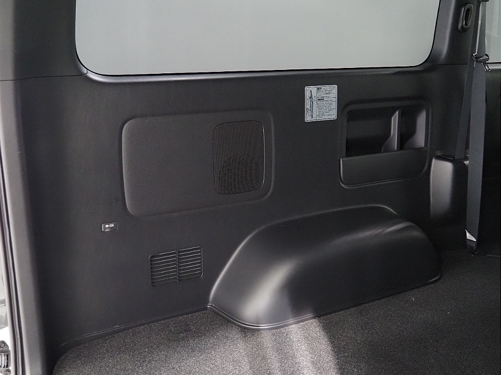 【R6年ハイエースVダークプライムⅡディーゼル４WD・パナ１０インチナビ】両側パワスラ・サイドバー【全国納車可能】