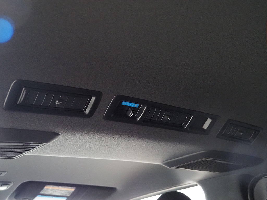 【R6年ハイエースVダークプライムⅡディーゼル４WD・パナ１０インチナビ】両側パワスラ・サイドバー【全国納車可能】