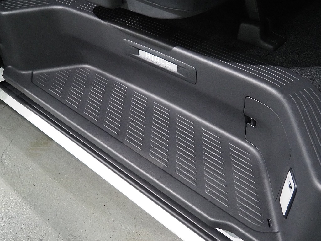 【R6年ハイエースVダークプライムⅡディーゼル４WD・パナ１０インチナビ】両側パワスラ・サイドバー【全国納車可能】