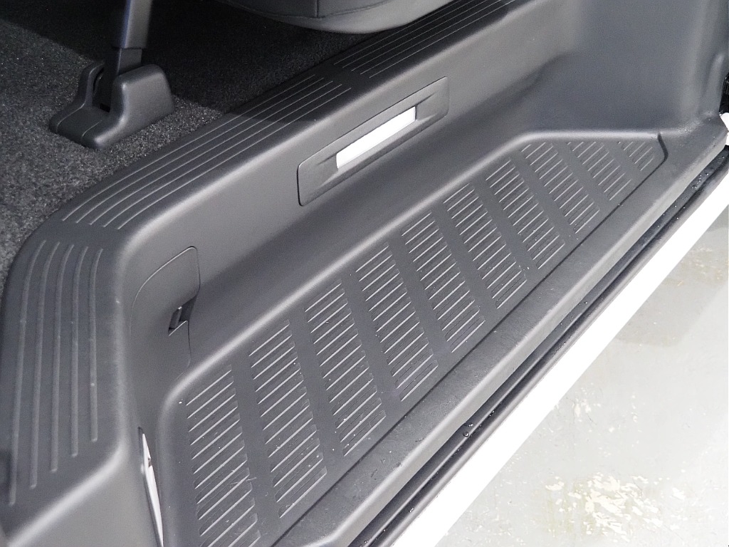 【R6年ハイエースVダークプライムⅡディーゼル４WD・パナ１０インチナビ】両側パワスラ・サイドバー【全国納車可能】